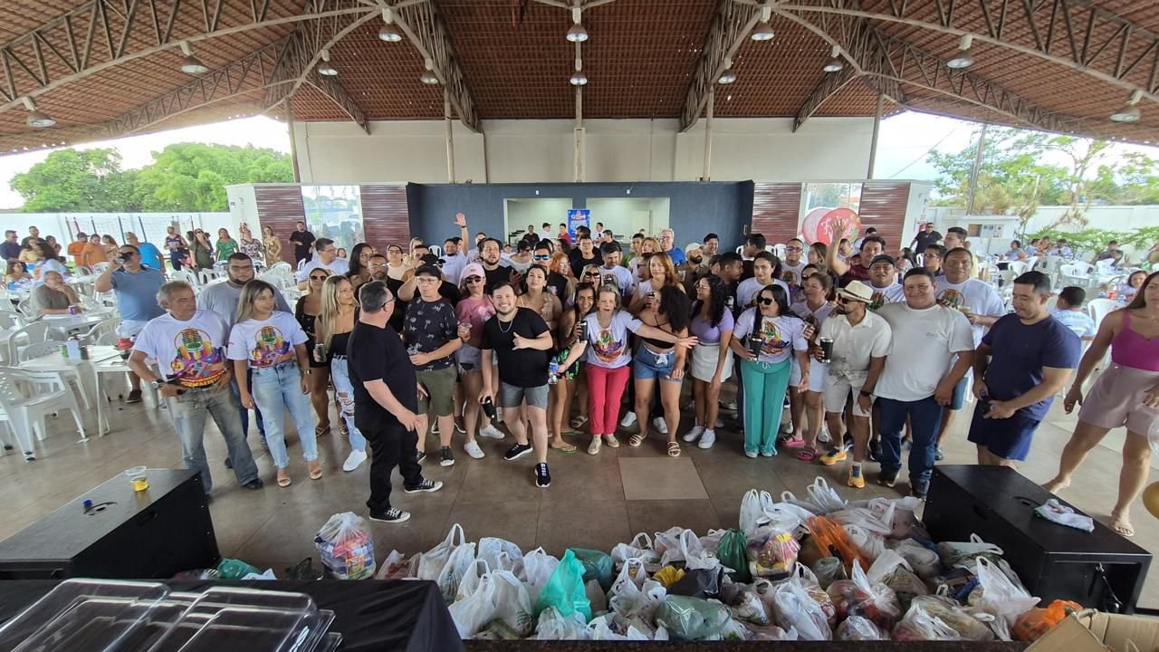 CONFRATERNIZAÇÃO SOLIDÁRIA: Festa dos Jornalistas arrecada quase uma tonelada de alimentos