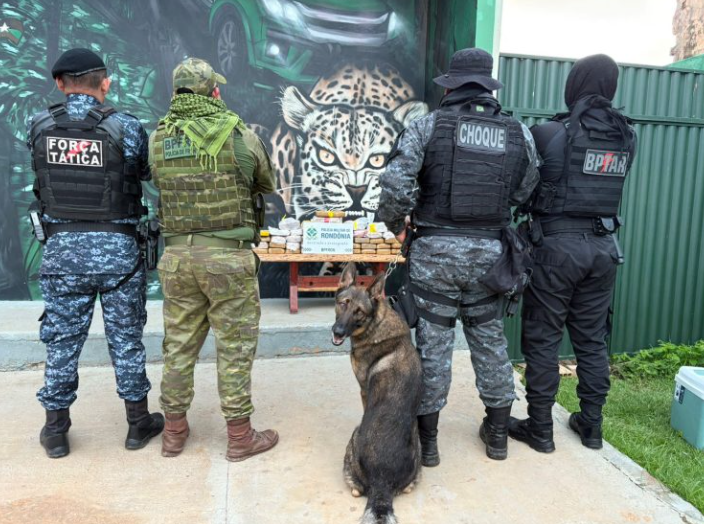 OPERAÇÃO PROTETOR DAS FRONTEIRAS APREENDE 50 KG DE PASTA BASE DE COCAÍNA EM TÁXI NA BR-425